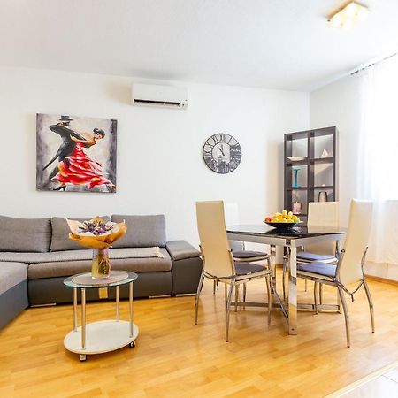 Vale Apartment With Balcony ซาดาร์ ภายนอก รูปภาพ