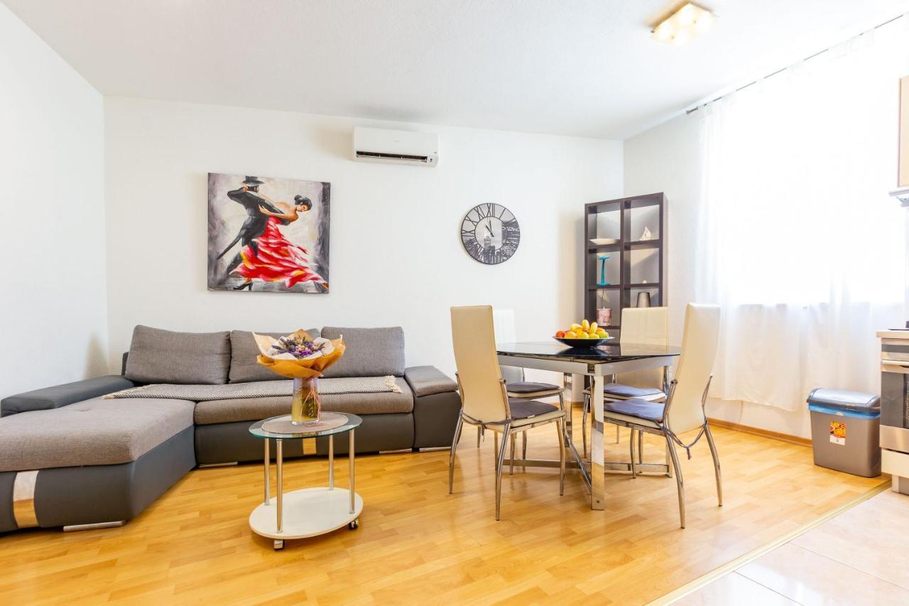 Vale Apartment With Balcony ซาดาร์ ภายนอก รูปภาพ